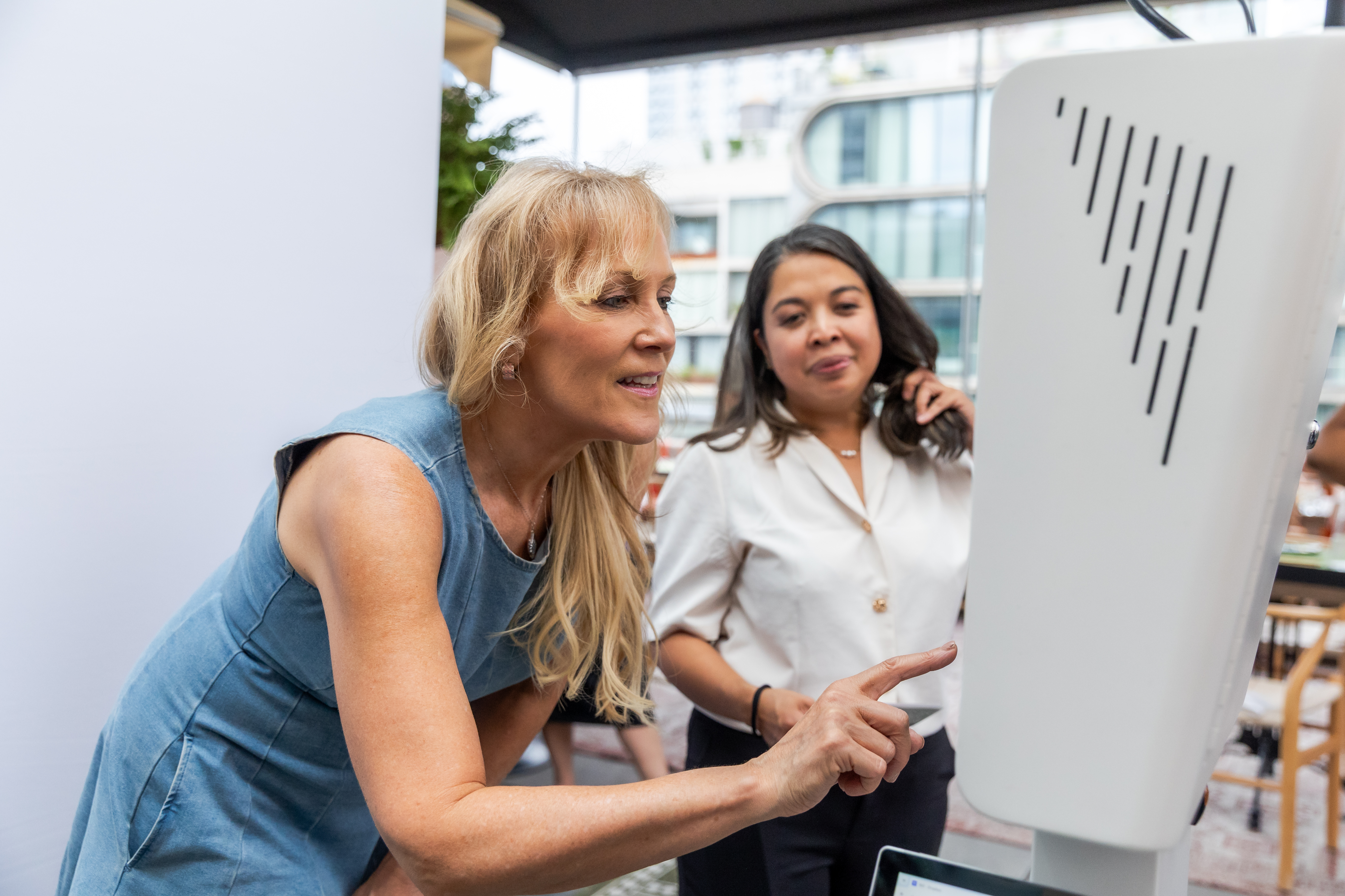 A Holographic Keepsake for the ILEA Summer Happy Hour — event photo 5