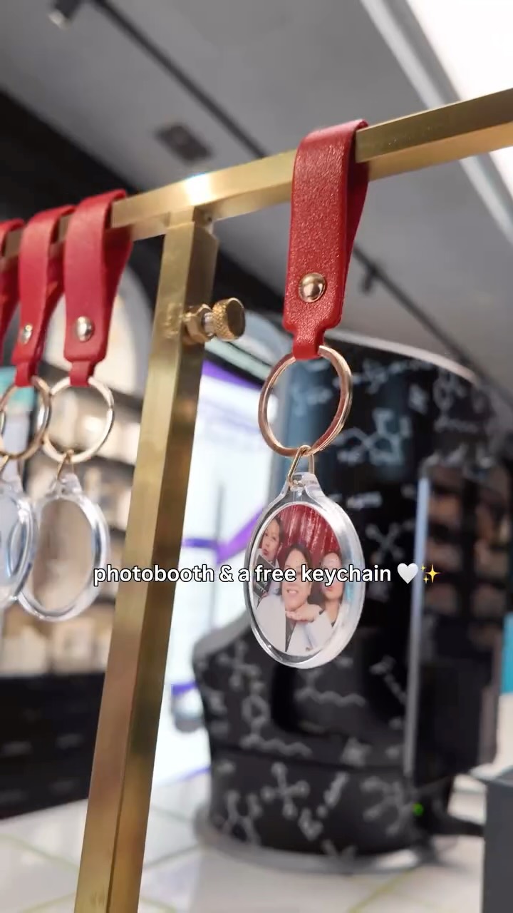 Kiehl's Hoboken Opening: Photo Keychains Made Personal, gallery image 2